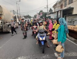 Kompak, Forkopimcam Dlanggu dan Lintas Sektoral Bagi Takjil Ramadan