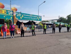 Pantau Aktifitas Mudik, Personel Koramil Jajaran Kodim 0815/Mojokerto Lakukan Pengamanan