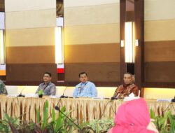 Bupati Kuantan Singingi Dr. H. Suhardiman Amby Minta Direksi Bank Riau Kepri (BRK) Syariah Mengkaji Ulang Pertumbuhan Pendapatan