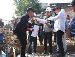 Plt Bupati Subandi Pantau Langsung Pembangunan Jembatan Kedungpeluk