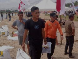 Bagikan Kantong Sampah, BPD Kuansing Ajak Jaga Kebersihan Pacu Jalur