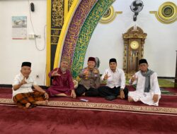 Polres Kuansing Melaksanakan Jumat Curhat di Masjid Al-Hidayah Sebrang Pantai, Kapolres: Polri Harus Dekat dan Hadir di Tengah Masyarakat