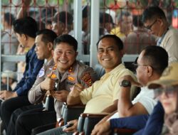 Senyum Sumringah Kapolres Kuansing Pastikan Hari Pertama Pacu Jalur Berlangsung Meriah dan Kondusif