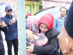 Wabup Sidoarjo Takziah ke Rumah Pelajar Korban Tenggelam di Sungai Sidokare, Ingatkan Kewaspadaan di Musim Hujan
