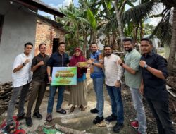 Jumat Berkah, Green Palma Beri Bantuan Pembangunan Toilet Rumah Warga Kurang Mampu di Kampar