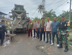 Kepala Desa Kuala Tanjung Usulkan Perbaikan Jalan Lintas Kabupaten Berlubang Di Dusun V Sumber Padi Desa Kuala Tanjung Kepada Koperasi TKBM Kuala Tanjung.