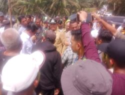 Pengurus Kelompok tani dan warga Desa Simpang Gambus Memasang Portal, Bentrok dengan Karyawan Socoindo.