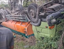 Truk Tangki CPO PT.JSA Tabrak Kijang Inova di Singingi Hilir, Beruntung Sopir Selamat