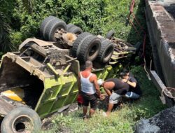 Polsek Kuantan Mudik Tangani Laka Maut Truk Batu Bara di Desa Kasang, Sopir Meninggal Dunia