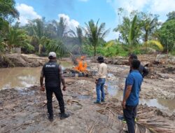 Polsek Benai Tindak Tegas PETI di Desa Tebing Tinggi, Dua Rakit Stinkay Dimusnahkan