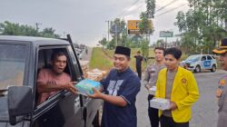 Polres Kuansing Bersama Mahasiswa Uniks dan Ormas Bagikan Takjil, Wujud Kepedulian di Bulan Ramadan