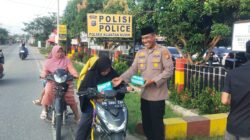 Polsek Kuantan Mudik Berbagi Takjil Bersama Bhayangkari dan Komunitas Diesel Brotherhood