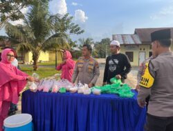 Polsek Singingi Berbagi Takjil kepada Masyarakat, Wujud Kepedulian Polri di Bulan Ramadhan