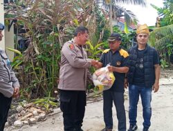 Polsek Kampar Bantu Korban Angin Puting Beliung Lewat Bansos Jumat Barokah Bersama PT. Green Palma