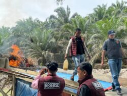 Polsek Singingi Tertibkan Aktivitas PETI di Desa Pulau Padang, Satu Unit Rakit Dimusnahkan