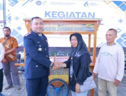 Bantuan Gerobak Usaha Diserahkan Langsung Kalapas Sidoarjo di Kanwil Ditjenpas Jatim