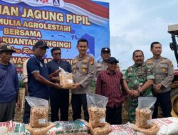 Kapolres Kuansing Serahkan Bantuan Bibit Jagung Pipil untuk Dukung Ketahanan Pangan di Singingi Hilir