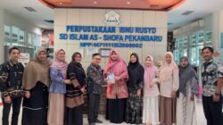 Belajar Langsung dari Praktik Nyata, Pascasarjana Adpen 32 UNRI Kunjungi SD Islam Ashofa Pekanbaru
