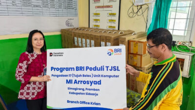 BRI Kanca Krian Salurkan Bantuan Komputer Kepada MI Ar-Rosyad Prambon