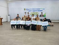 Pemkab Kuantan Singingi Serahkan Santunan BPJS Ketenagakerjaan kepada Ahli Waris