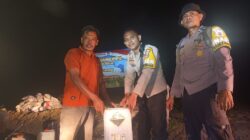 Polisi Cinta Petani! Bhabin Singingi Hilir Bantu Pupuk Jagung di Singingi Hilir