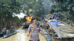 145 Rakit PETI Dimusnahkan oleh Personil Gabungan TNI-POLRI, Sat Pol PP, Damkar, BPBD dan Instansi Terkait, di Sepanjang Sungai Kuantan.