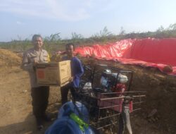 El Nino Mengancam! Bhabinkamtibmas Polsek Singingi Hilir Bagikan Pompa Air Cegah Gagal Panen Jagung 16 Hektar