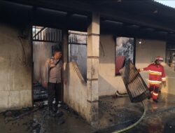 Kontrakan 4 Pintu di Depan SPBU Koto Baru Hangus Terbakar, 2 Motor Ikut Musnah