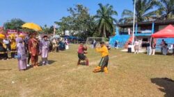 Kontingen Desa Tanjung Pauh Tampilkan Tradisi “Jemput Antar Marapulai” di Karnaval, Disambut Atraksi Silat Memukau