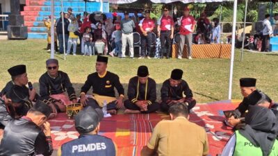Kontingen Desa Koto Baru Angkat Tradisi “Pulang Bainduak” di Karnaval, Diiringi Musik Gondang Oguang